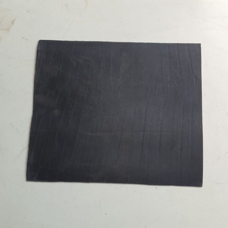 CHẮN BÙN BĂNG TẢI 30CM X 34CM lắp cho xe K3000