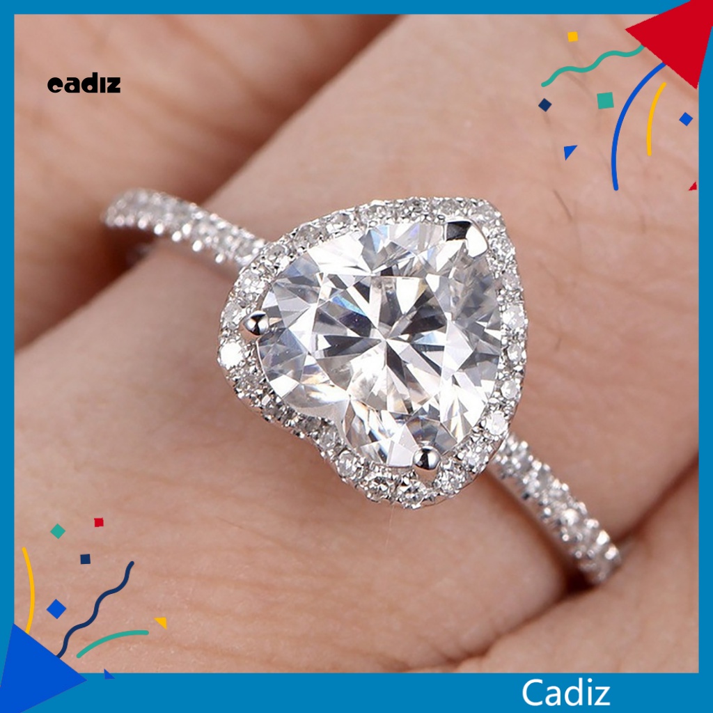 Nhẫn Cưới Đính Đá Sang Trọng