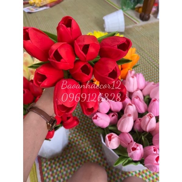 Hoa tulip( tuy líp) giả lá xoăn bằng cao su non( hàng cao cấp) mùi thơm nhẹ, giống thật 99%