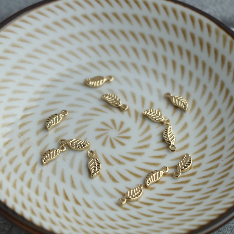 Mặt Dây Chuyền Hình Chiếc Lá Mạ Vàng 14k 3.5 * 9.5mm diy