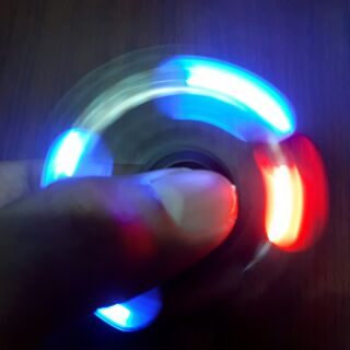 Fidget Spinner - Món đồ chơi Con Quay 3 Cánh Bằng Đồng có LED