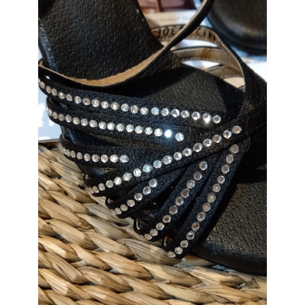 Giày Hạt Đá