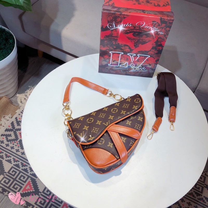 Túi đeo chéo yên ngựa thời trang nữ hoạ tiết nhỏ sang trọng | BigBuy360 - bigbuy360.vn