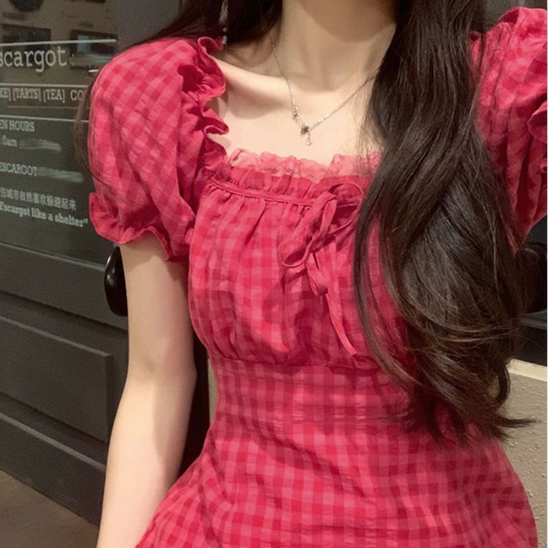 Đầm caro cổ vuông