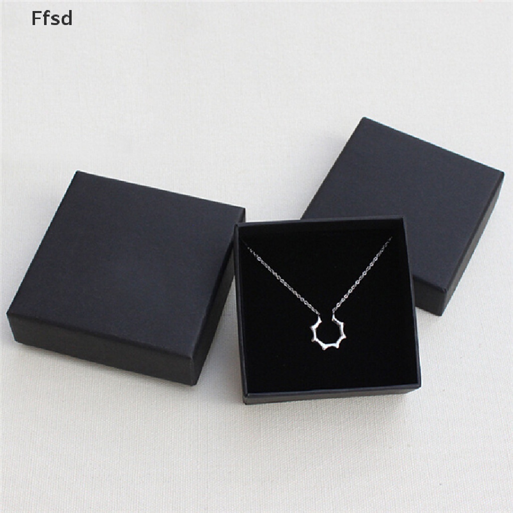 Quà tặng, đồ trang sức, giấy da đen, nhẫn, vòng tay, dây chuyền, dây chuyền, hộp đồ trang sức