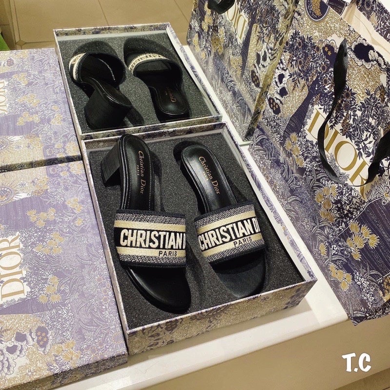 HÀNG VỀ!!!Guốc dior quai ngang thêu hàng cao cấp FULLBOX