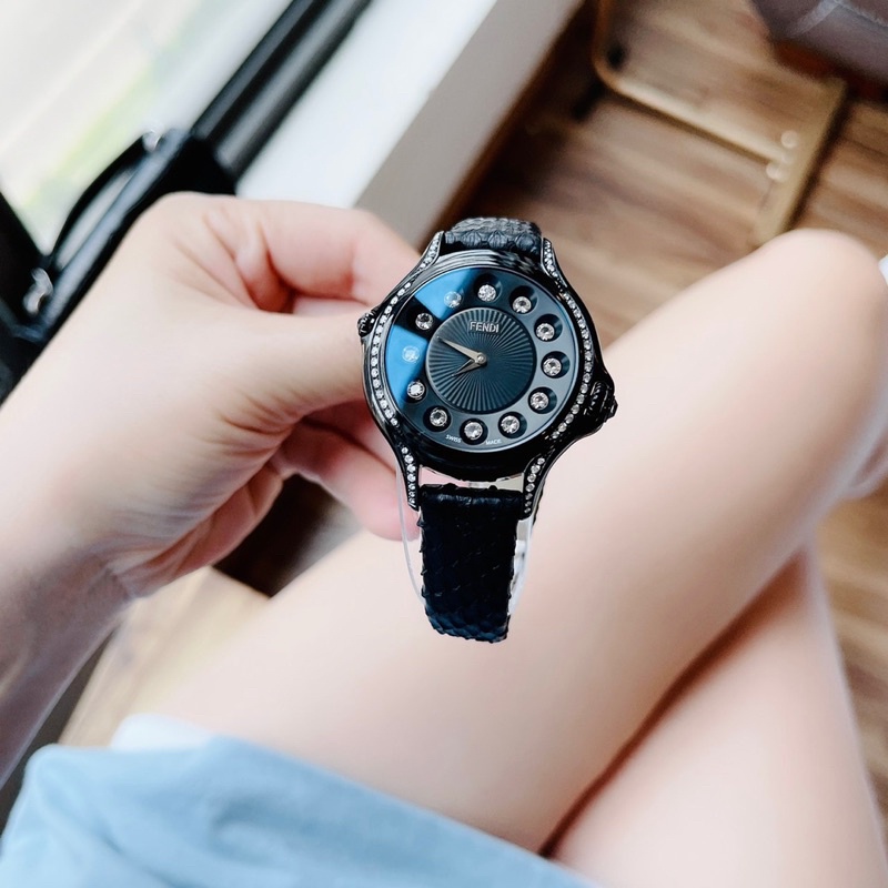 Đồng hồ nữ Fendi crazy carats full black Viền đính kim cương .