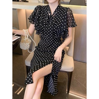 Đầm ôm chấm bi cổ nơ tay bèo