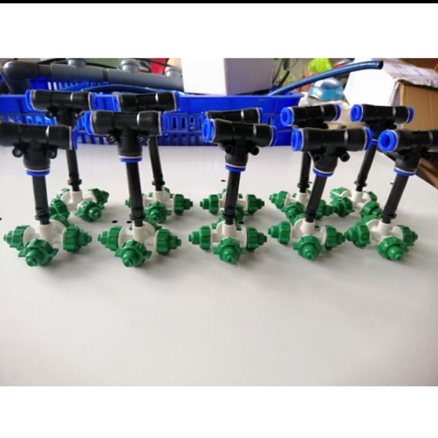 Bộ 10 sản phẩm béc phun sương 4 hướng mầu xanh có T nối nhanh