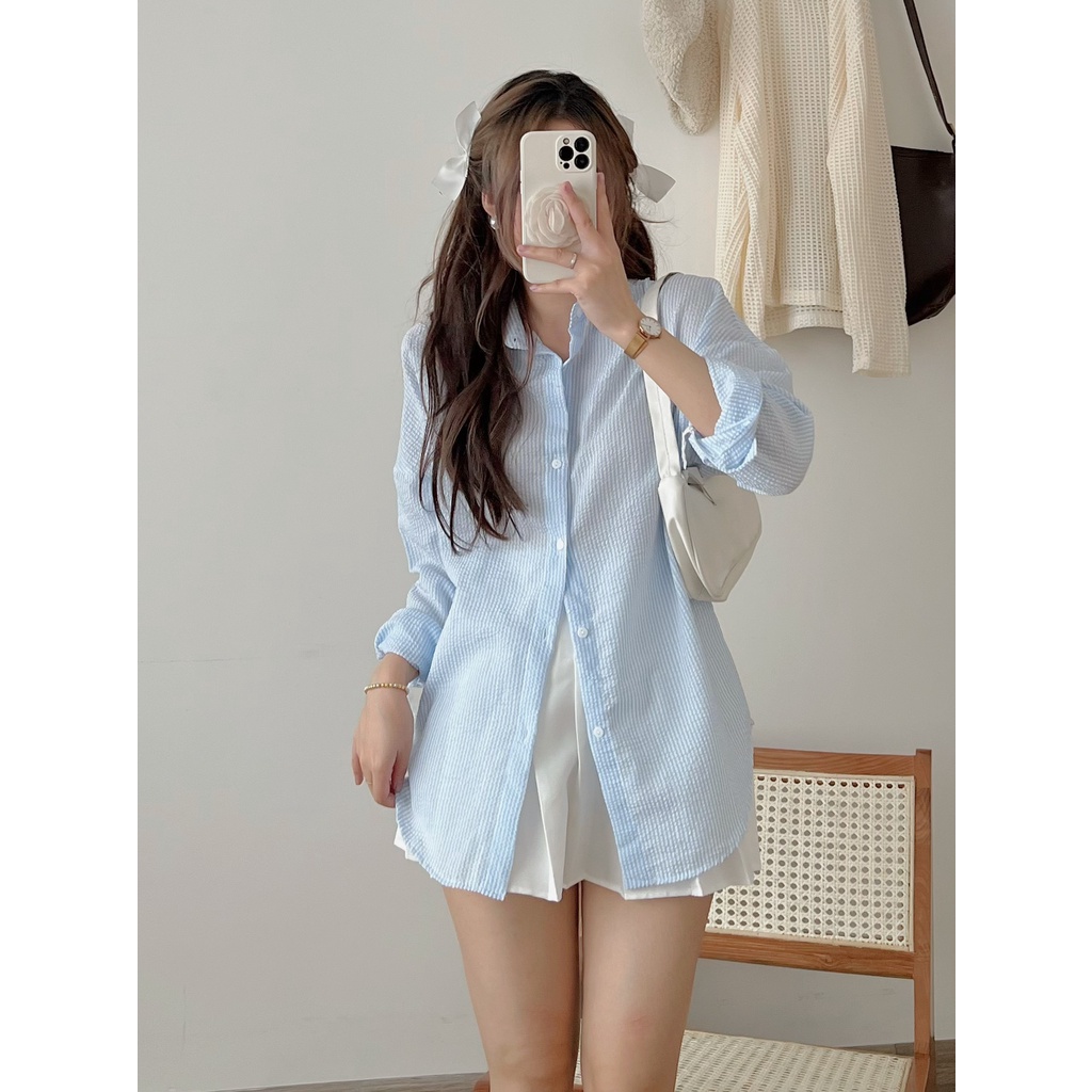 Áo sơ mi dài tay công sở kẻ sọc chất xốp màu lạ cổ đức
