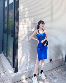 Đầm yếm xẻ tà