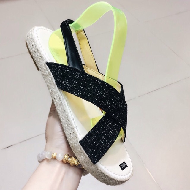 Xăng Đan Quai Chéo