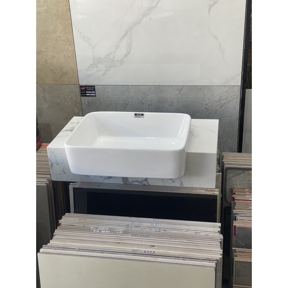 Combo chậu lavabo rửa mặt bán âm chữ nhật + vòi nóng lạnh + bàn đá trắng khói cho nhà vệ sinh nhỏ