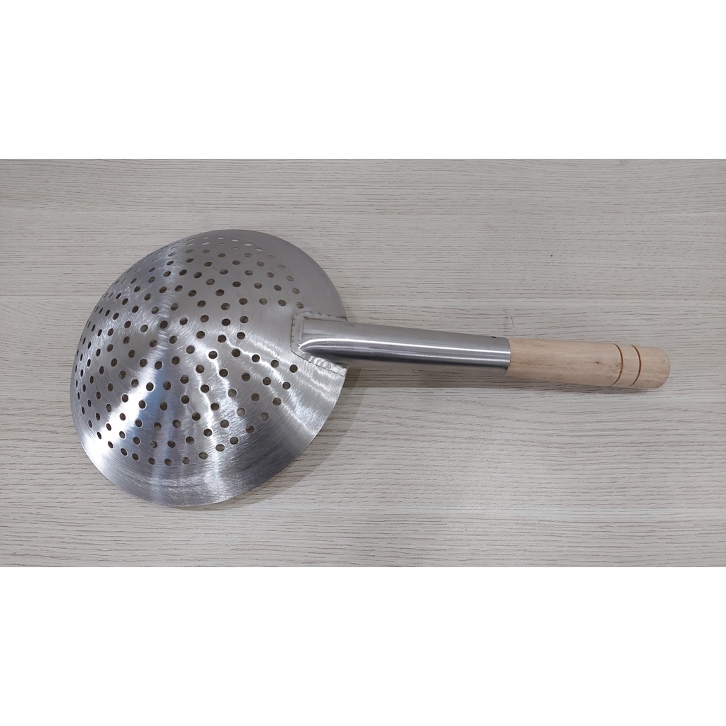 Vá xào inox cán gỗ có lỗ 24cm 26cm 28cm 30cm