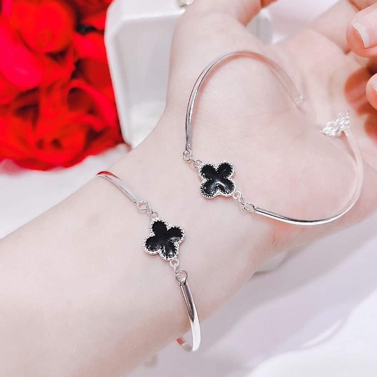 Lắc tay 4 lá đẹp suất xắc