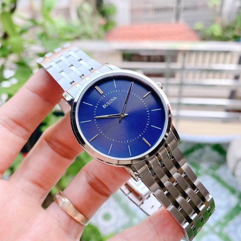Đồng hồ nam B u l o v a  với kiểu dáng mặt đồng hồ to tròn phong cách nam tính,