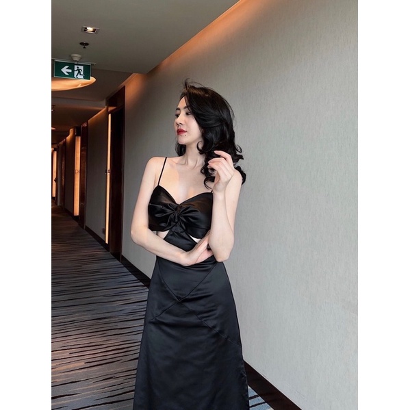 Đầm maxi 2 dây xoắn ngực sexy thích hợp đi biển, dự tiệc sang chảnh