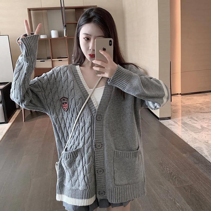Cardigan kèm huy hiệu nửa bên vặn thừng cá tính, Áo khoác Cardigan nữ phong cách học sinh Hàn Quốc (có giá sỉ)