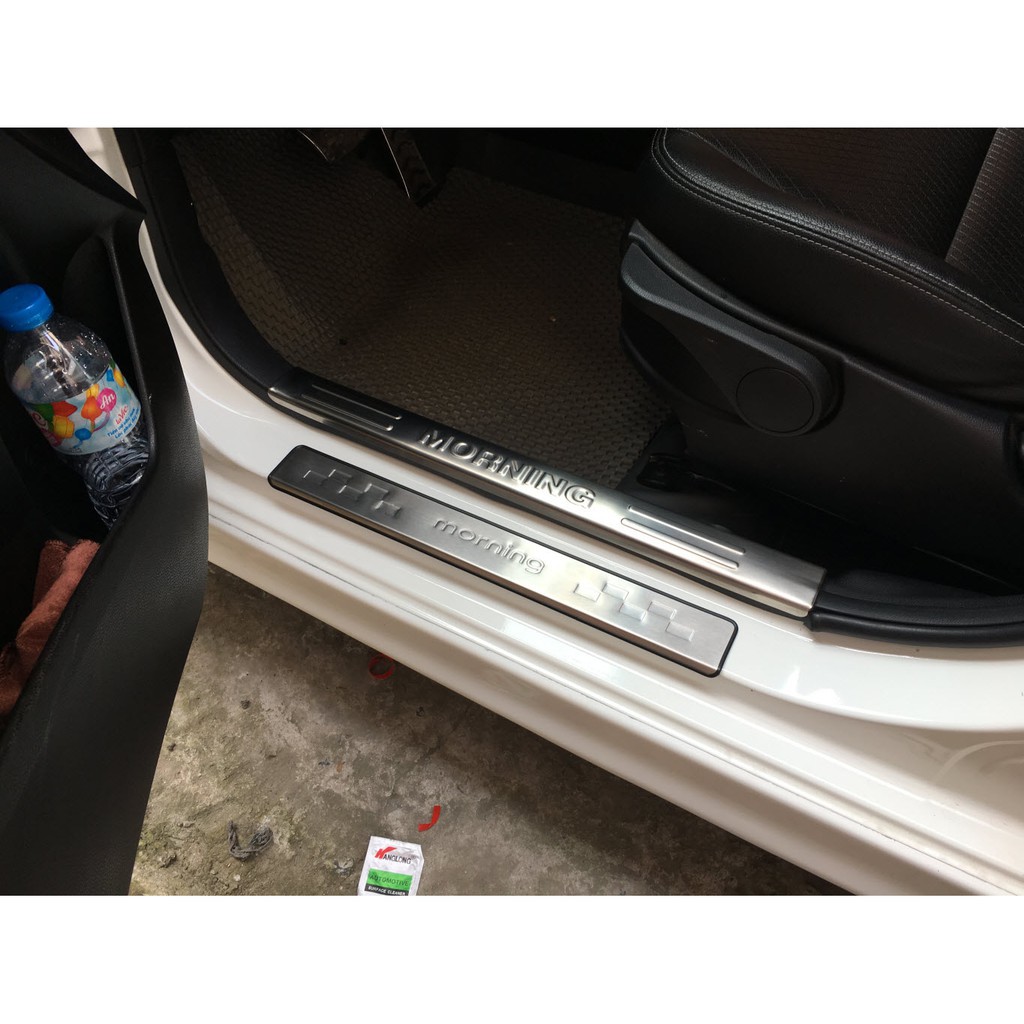 (TẶNG THÊM 2 cuộn băng keo 3M) Ốp bậc cửa inox Kia Morning 2013 -2020 -Bộ 8 miếng trong ngoài
