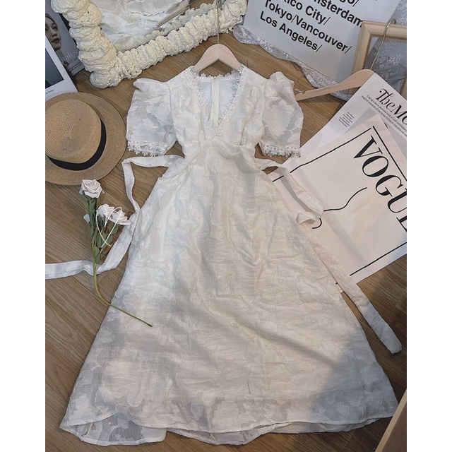 Đầm dài ren hoa nổi