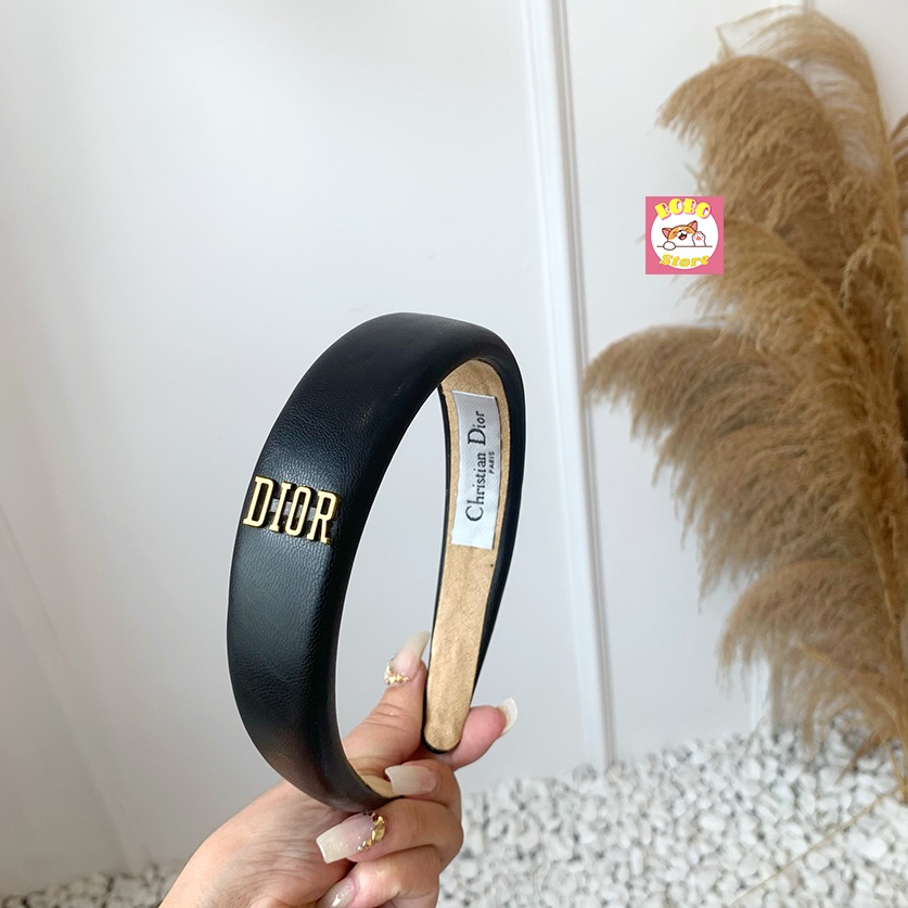 Bờm tóc Dior bản to logo nổi bật da PU mềm mại đơn giản sang trọng