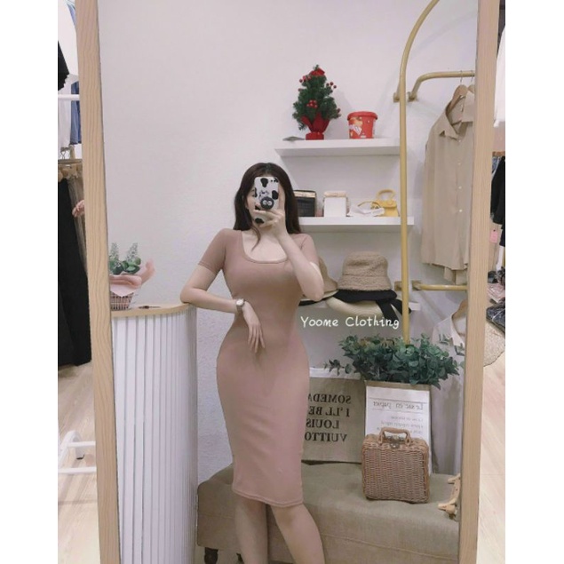 Váy ôm body cổ vuông ngắn tay