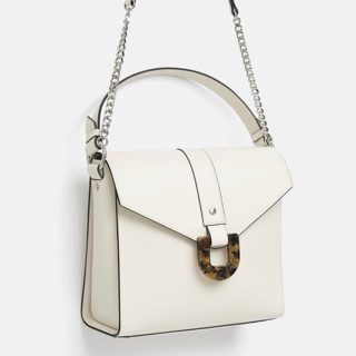 Túi zara trắng kiểu dáng trẻ trung năng động phù hợp với mọi lứa tuổi , đặc biệt mic với  gì cũng xinh cũng yêu vô cùng