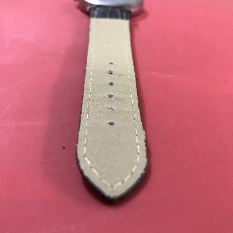 Đồng Hồ Giá Rẻ Darl Vin Dây Da /Phong Cách Cổ Điển / Size 39mm / Hàng Loại 1 Da Tốt Móc Khoá Bằng Hợp Kim