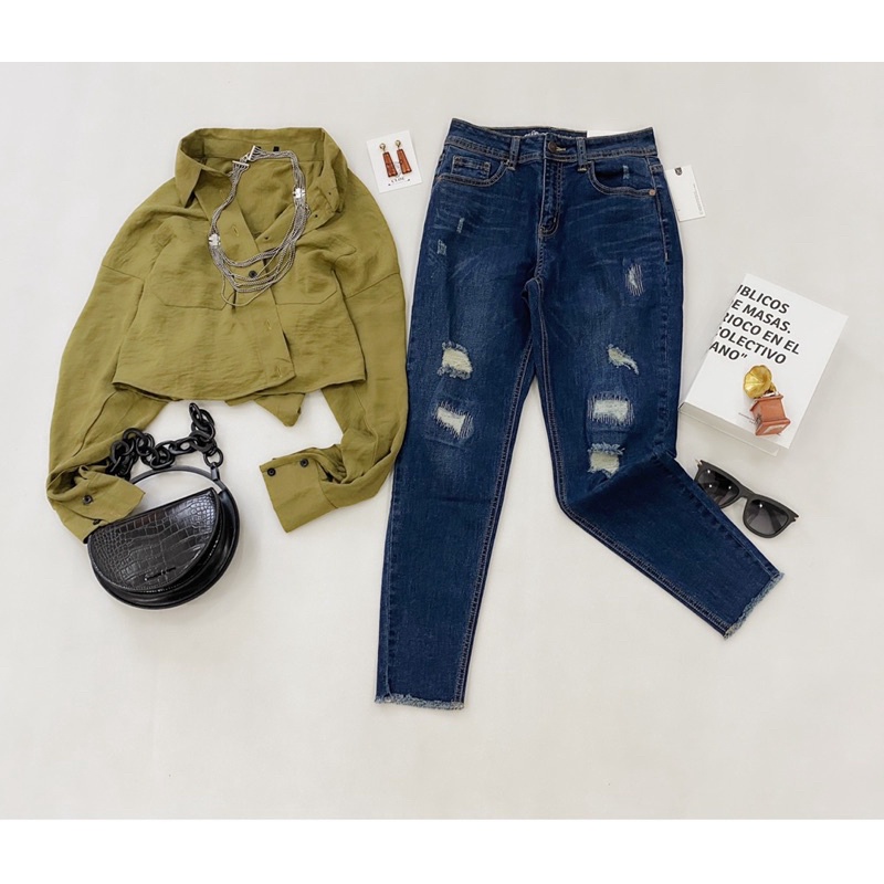 Quần jeans thiêu rách