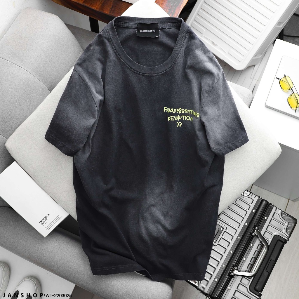 Áo Thun Form Regular Wash Xám Bụi Bặm Cùng Dòng Chữ In Xanh Lá Nổi Bật