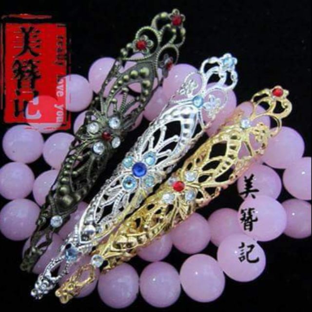 Hộ chỉ móng tay cổ trang
