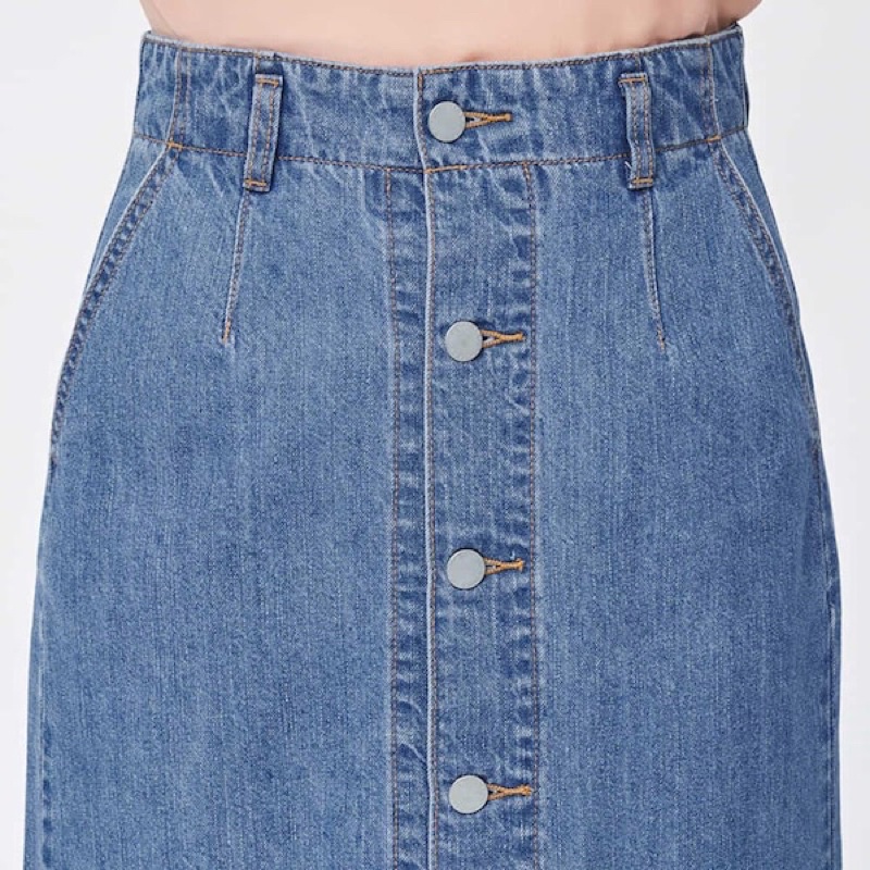 Chân váy bò midi trẻ trung, cá tính của GU - Nhật Bản