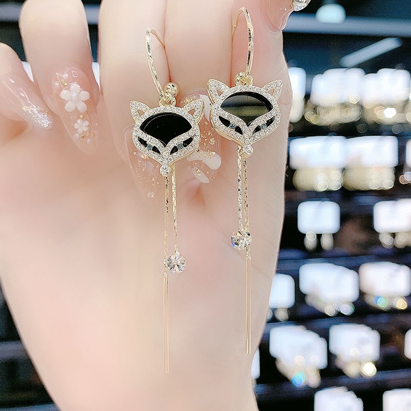 Bông Tai Mạ Bạc 925 Dáng Dài Hình Chú Cáo Phối Tua Rua Màu Đen Sang Trọng