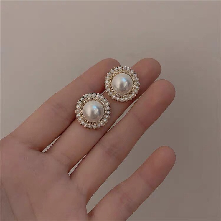 Khuyên tai nữ viền ngọc trai nhân tạo nhỏ tiểu thư sang VNT26