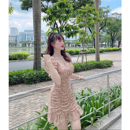 Váy voan hoa nhí cổ vuông nhúm thân C65 - Đầm ôm body điệu đà gợi cảm - Thuongshyn | BigBuy360 - bigbuy360.vn