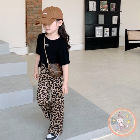 Set Đồ 2 Món Gồm Áo Thun In Họa Tiết Da Báo + Quần Dài Cho Bé Gái