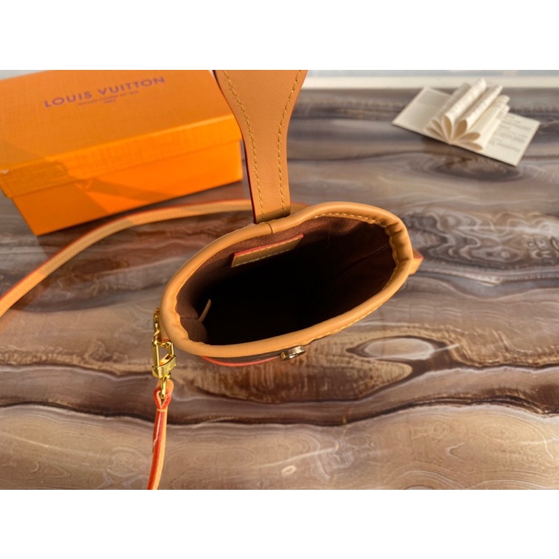 Túi đeo chéo nữ dáng lọ thương hiệu Louis Vuitton LV cao cấp hàng vip 1-1