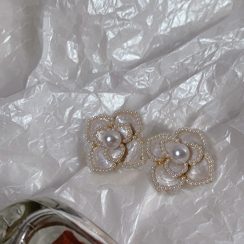 Bông tai hình hoa đính ngọc trai giả phong cách retro