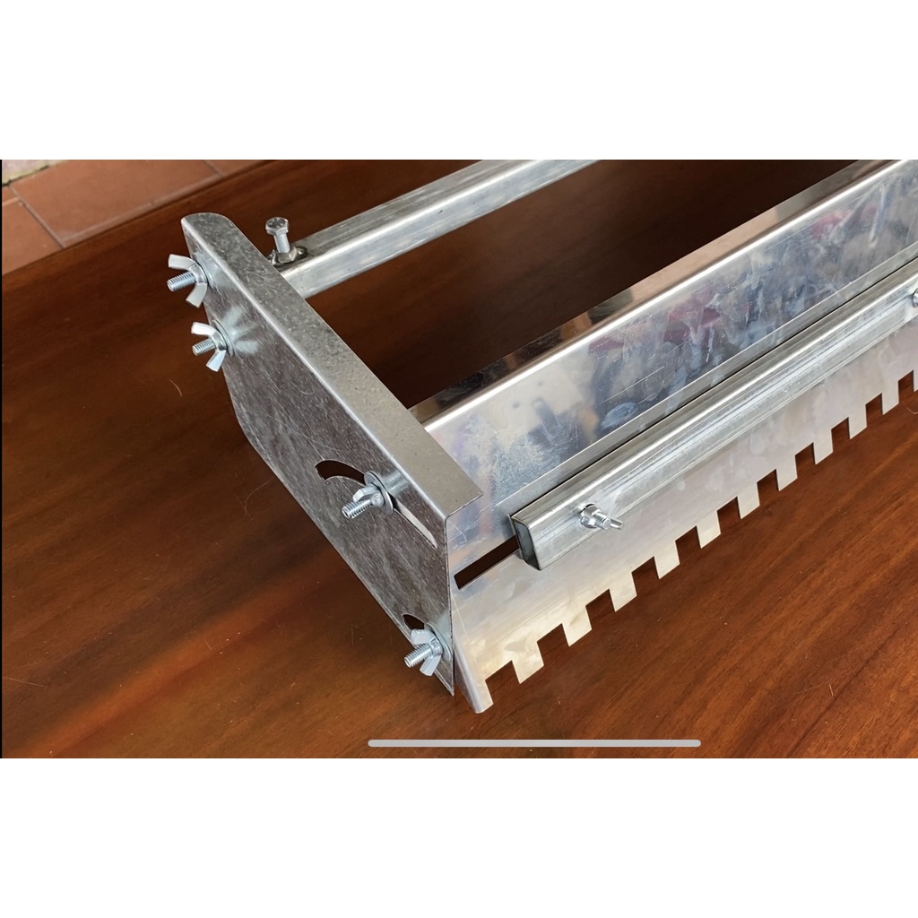 MÁNG KÉO RĂNG CƯA INOX  dùng lát gạch nền tăng giảm được từ 60cm đến 1m, có thể chỉnh nghiêng được