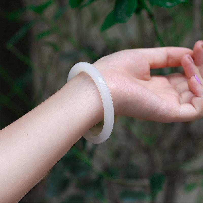 Vòng Đeo Tay Đá Ngọc Bích Tròn Mỏng Chính Hãng Hetian Cho Nữ