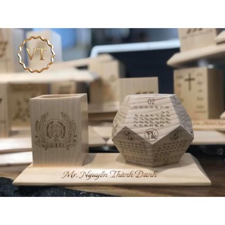 Lịch gỗ để bàn lục giác 12 mặt 2021 gỗ Thông Mỹ hàng đẹp