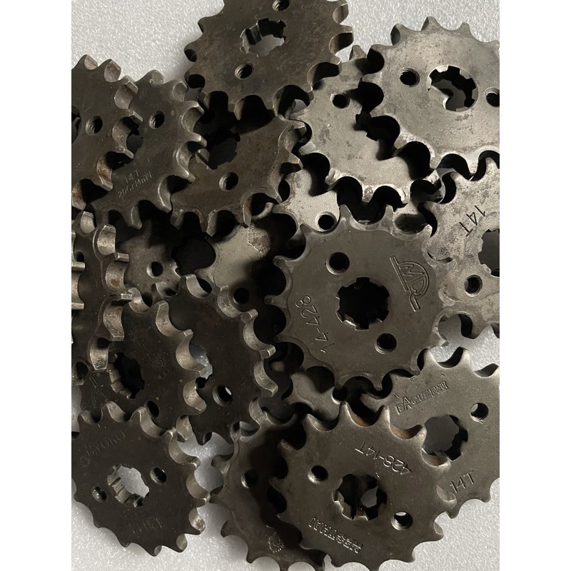 Nhông trước xe máy để chế làm xiên nướng thịt