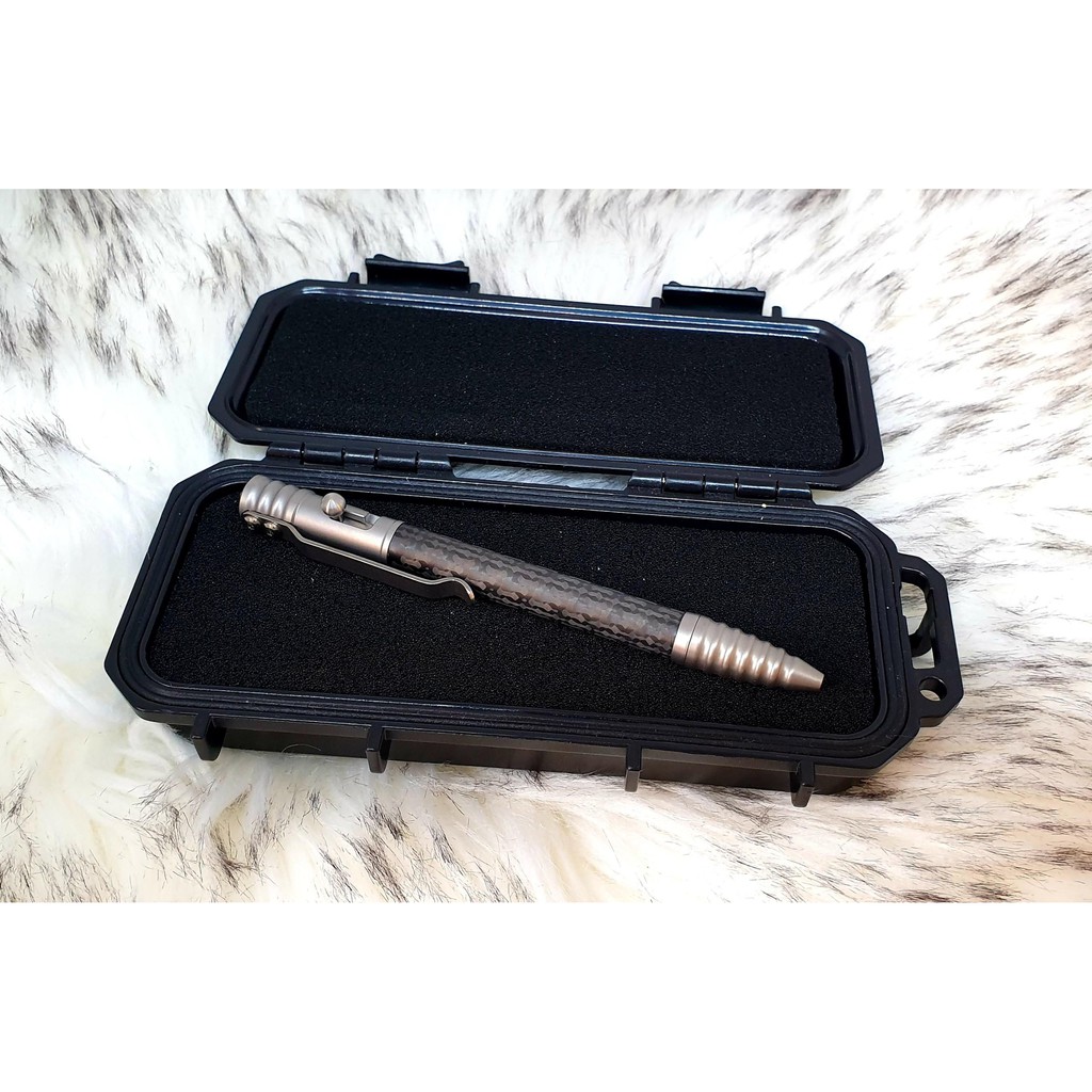 Bút Tactical Titanium - sợi Carbon của Tacray cơ chế bolt-action