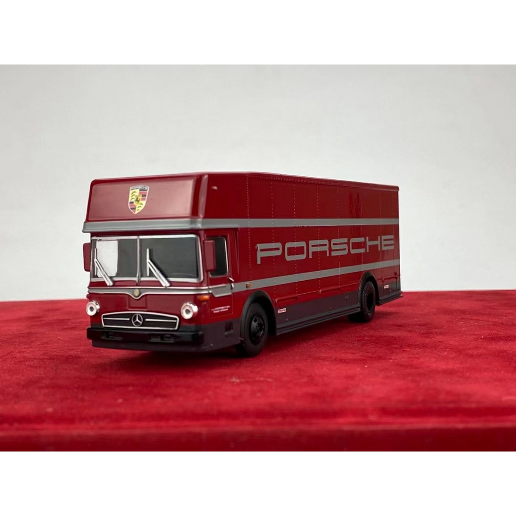 Mô hình ô tô Porsche Retransporter 1/64 Schuco
