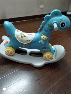 Ngựa bập bênh cho bé có nhạc