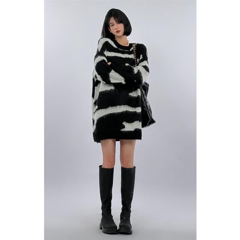 Wu Tongtong Đầm Dệt Kim Dài Qua Gối Dáng Rộng Tín Hiệu Trái Tim Flesh S Cho Nữ