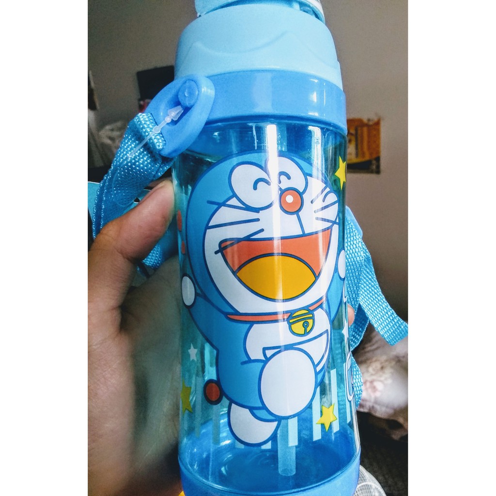 Bình nước Kitty Doraemon cho bé - bình nhựa 450ml có ống hút silicon và dây đeo