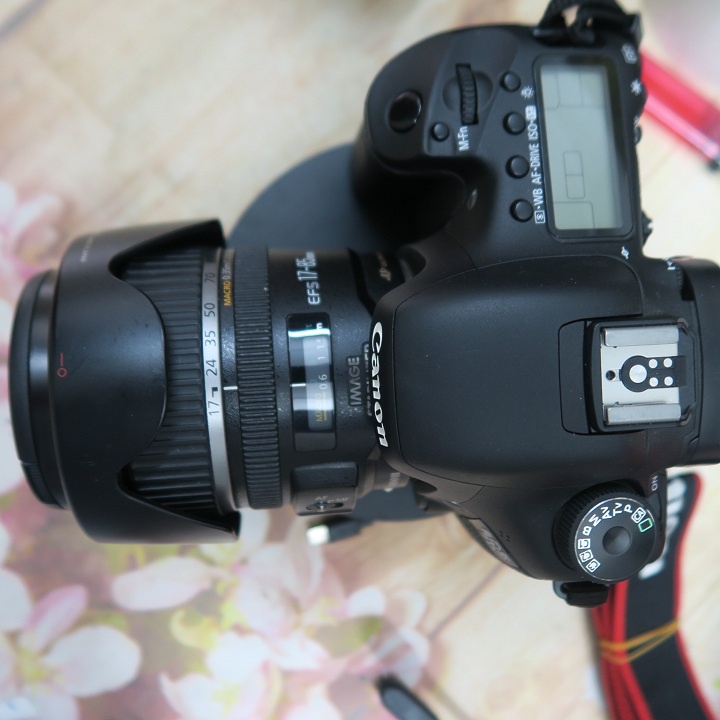 Máy ảnh Canon 7D kèm ống kính Canon 17-85 is USM