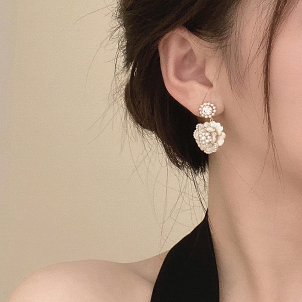 Bông tai hình hoa trà mini bằng hợp kim chống oxy hóa sành điệu