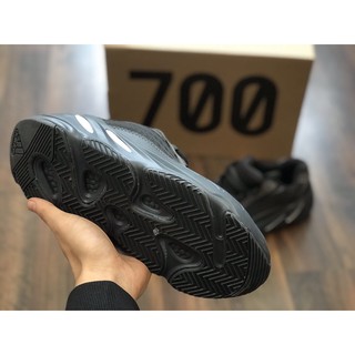 Giay thể thao yz 700 đen